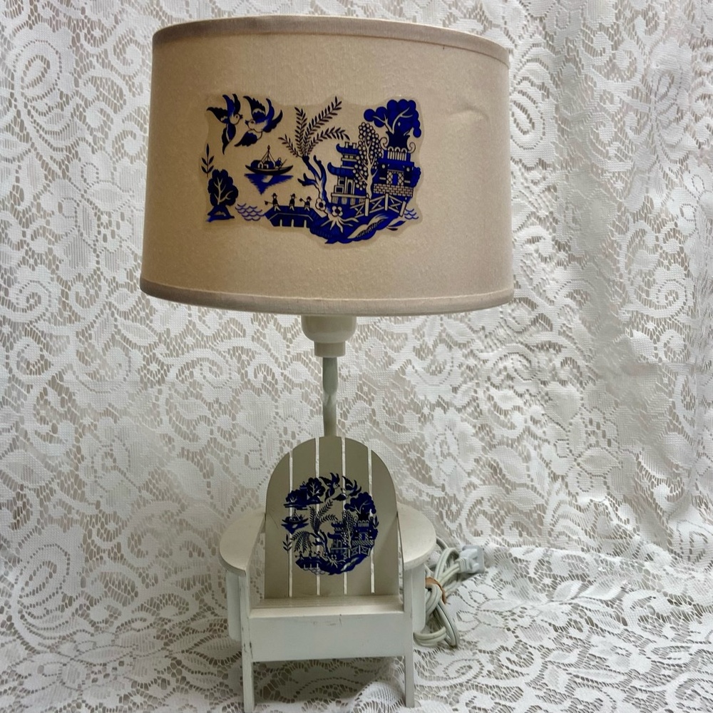 Vintage, Blue Willow-Figural Chair  Electric TableLamp 15inT x 6inW